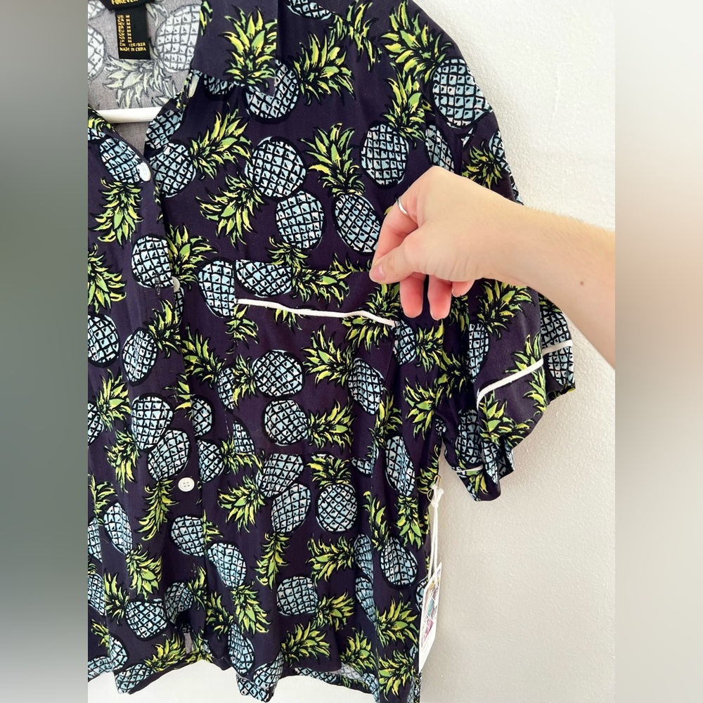 Cropped Hawaiian Button Down Shirt Forever 21 Blue Pineapples NWT Medium - Picture 7 of 12